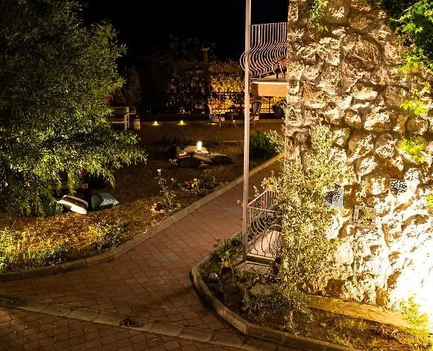 Casa Di Pietra フェティエ